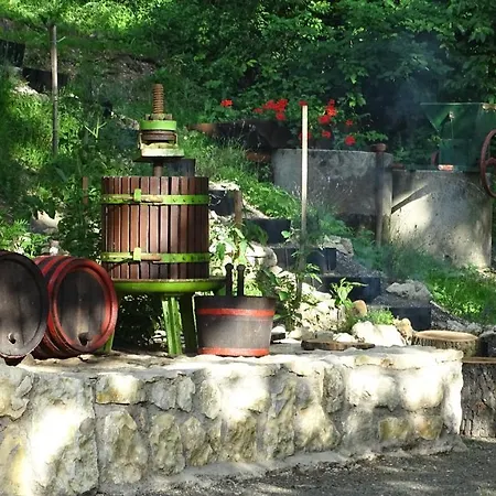 Kosbor Vendeghaz Appartement *