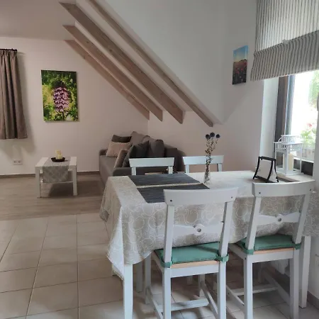 Kosbor Vendeghaz Apartment