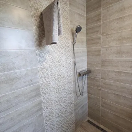 Kosbor Vendeghaz Apartment