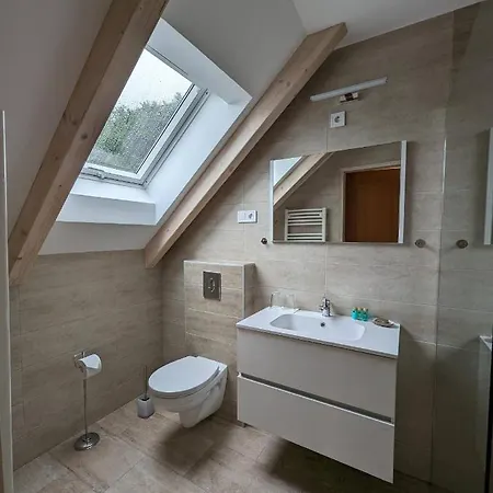 Kosbor Vendeghaz Appartement *