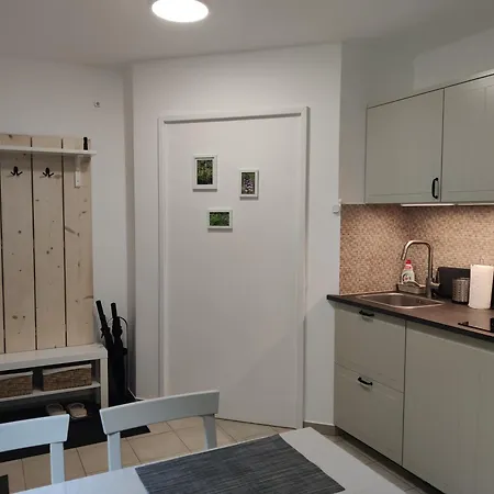 Kosbor Vendeghaz Apartment *