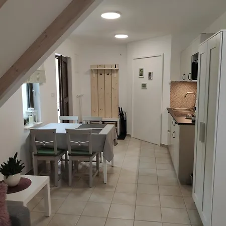 Kosbor Vendeghaz Apartment