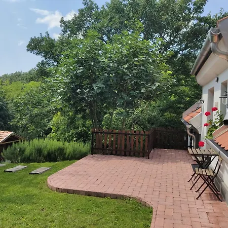 Kosbor Vendeghaz Appartement *